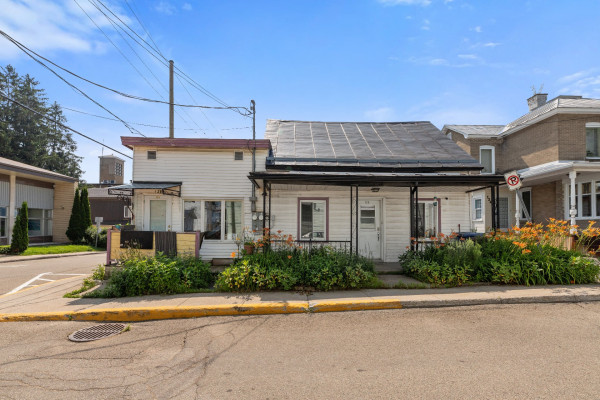 MLS: 22581847