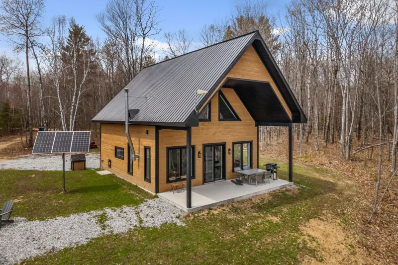MLS: 23006493