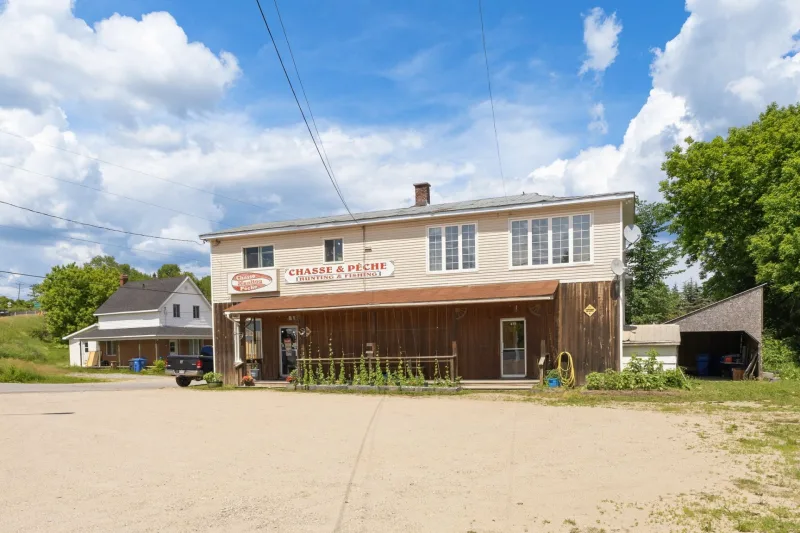MLS: 23904453