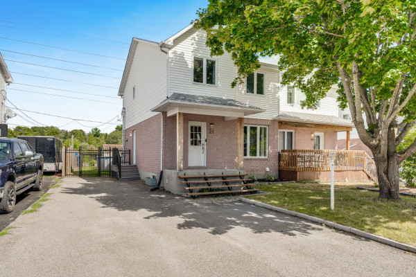 MLS: 24945608