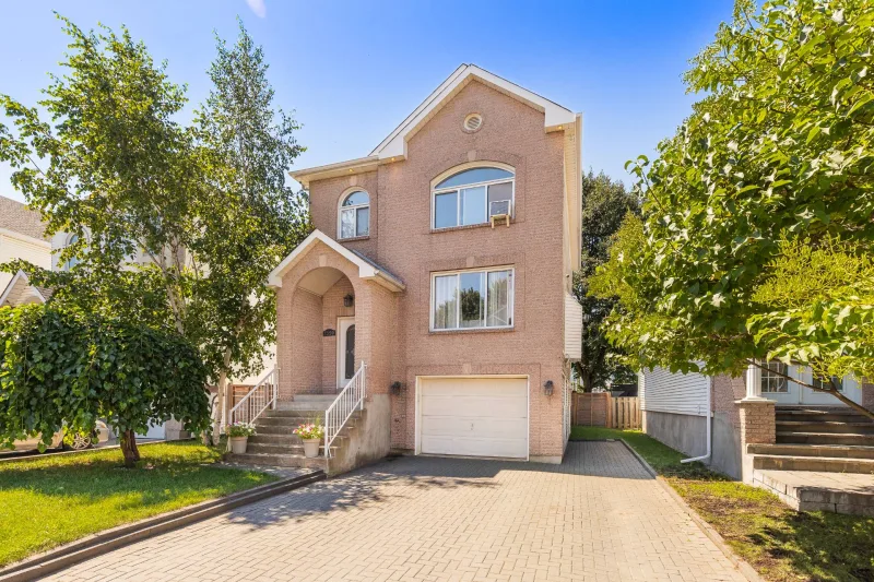 Maison à étages à vendre, Laval (Laval-Ouest)