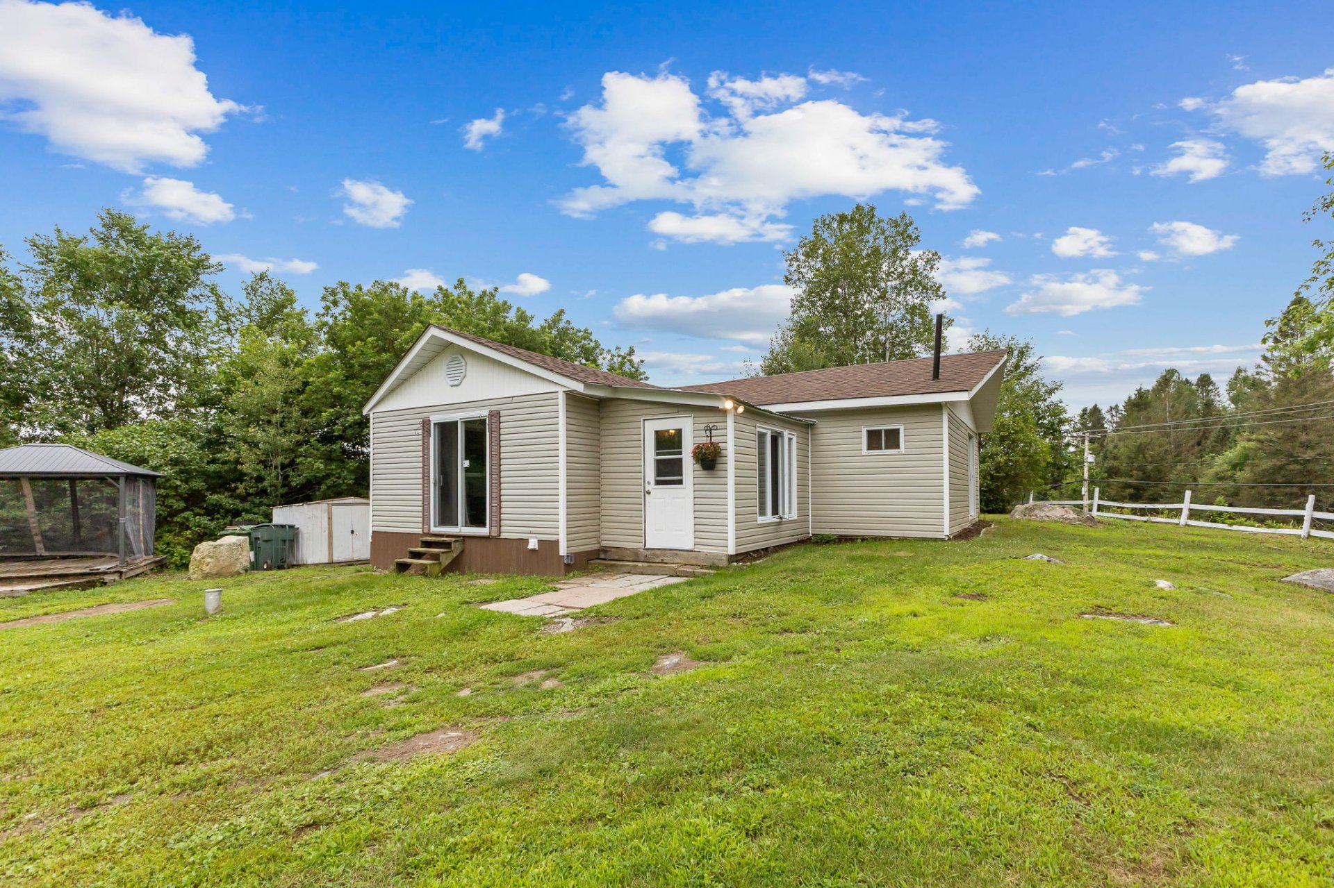 MLS: 27486157