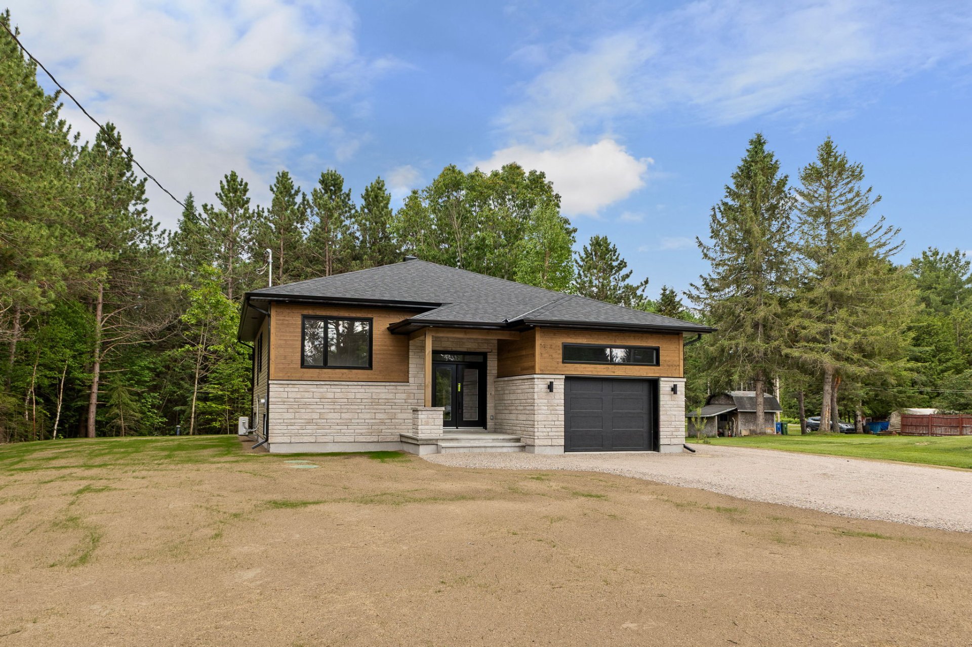 MLS: 28861556